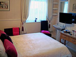 Newcroft Guesthouse torquay bedroom